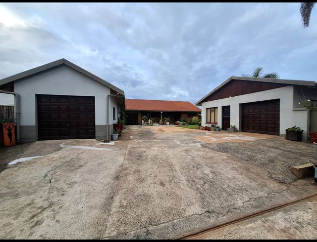 3 BEDROOM FREEHOLD FOR SALE IN SHELLY BEACH